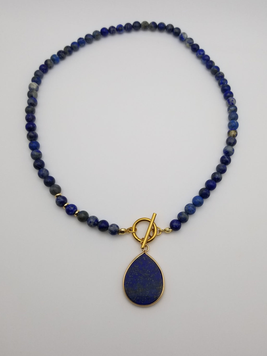 Lapis Lazuli Beaded Choker – Teardrop Pendant, 18k Gold Toggle Necklace