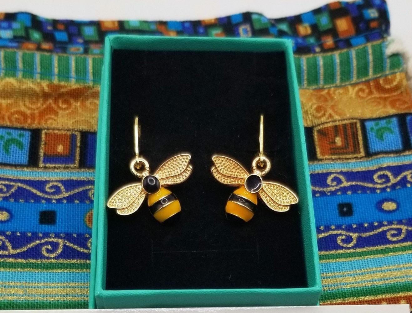 18k Gold Bumblebee Jewelry Set: Honeycomb Necklace and Earrings