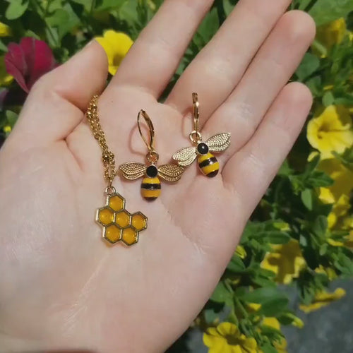 18k Gold Bumblebee Jewelry Set: Honeycomb Necklace and Earrings