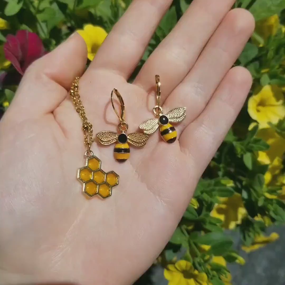 18k Gold Bumblebee Jewelry Set: Honeycomb Necklace and Earrings